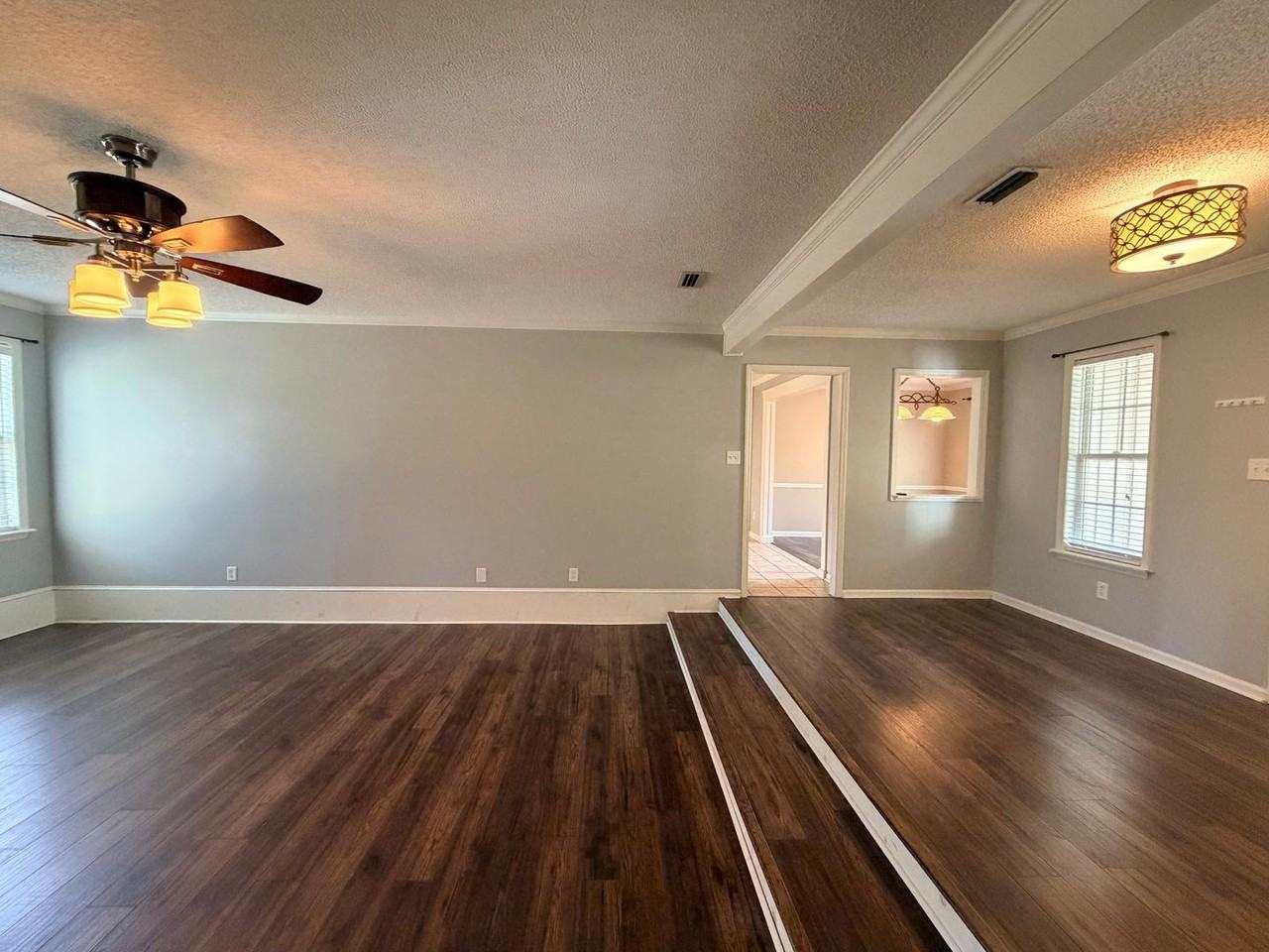 2209 S Sherwood Dr - Photo 7 of 35