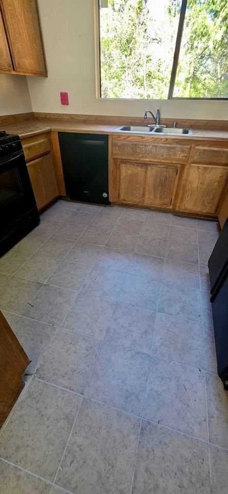 26801 Crestview Dr - Photo 4 of 37