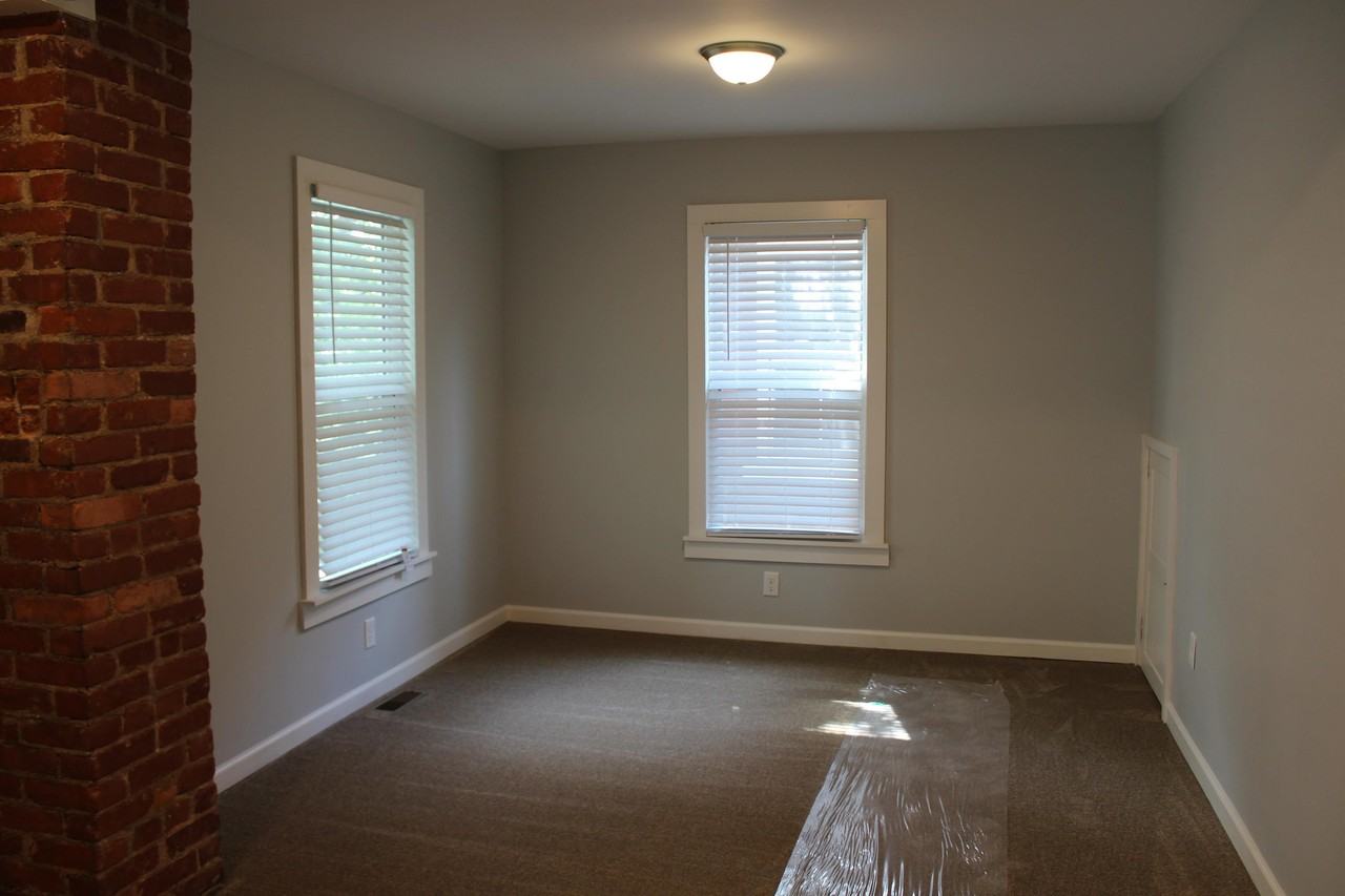 932 Linwood Ave - Photo 7 of 17