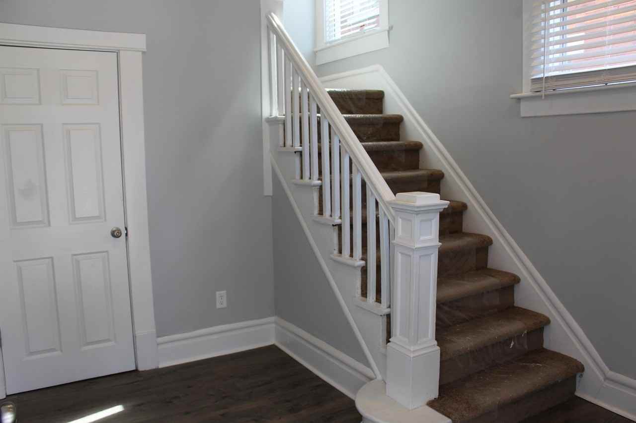 932 Linwood Ave - Photo 3 of 17