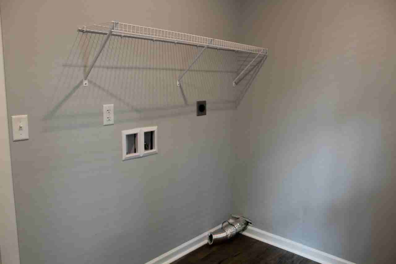 932 Linwood Ave - Photo 6 of 17
