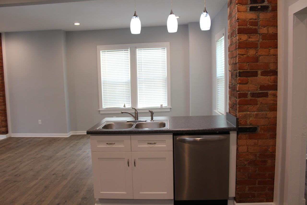 932 Linwood Ave - Photo 7 of 17