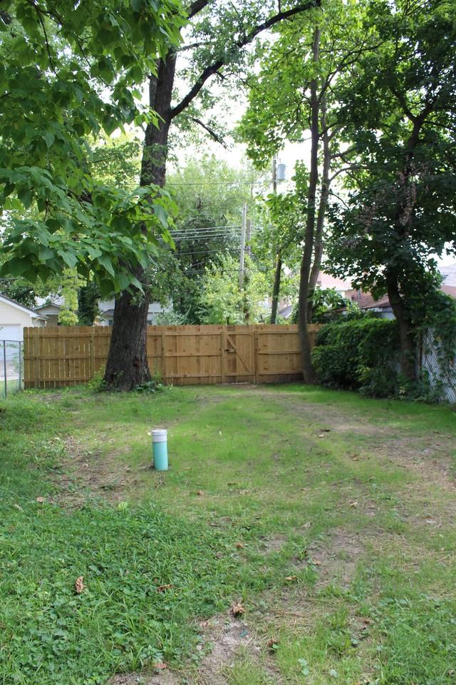 932 Linwood Ave - Photo 4 of 17