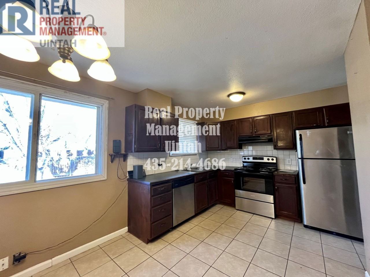 1608 S 1000 W - Photo 3 of 27