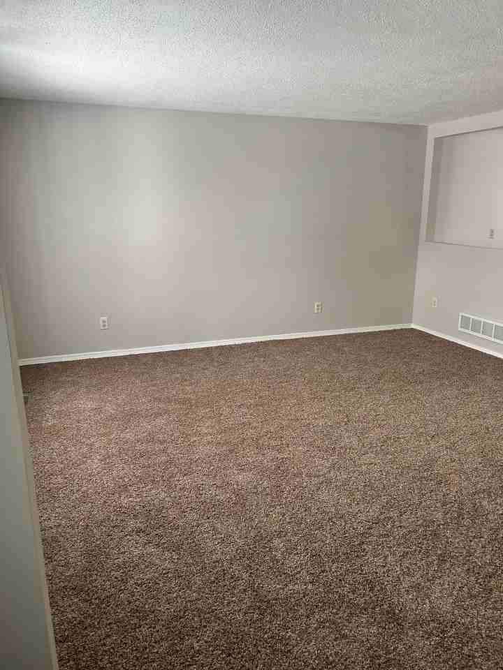 2726 John St - Photo 3 of 9