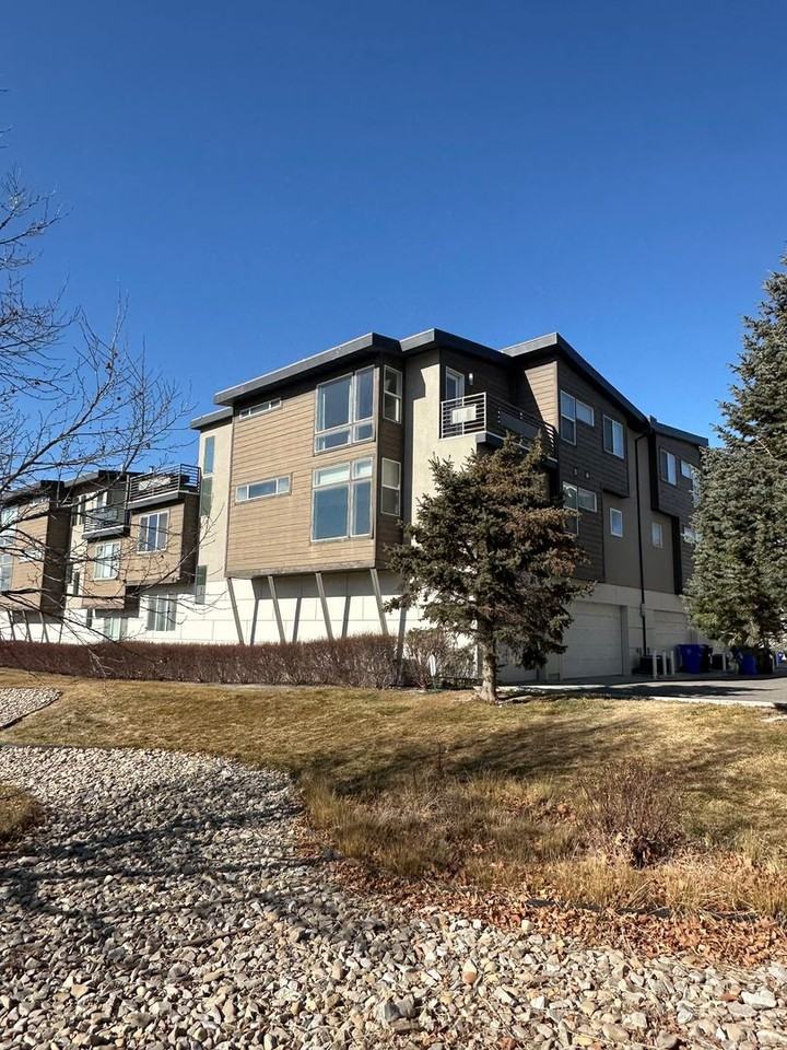 1039 W Rooftop Dr - Photo 2 of 50