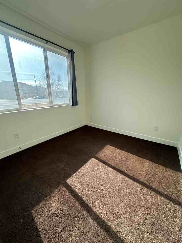 1039 W Rooftop Dr - Photo 4 of 50