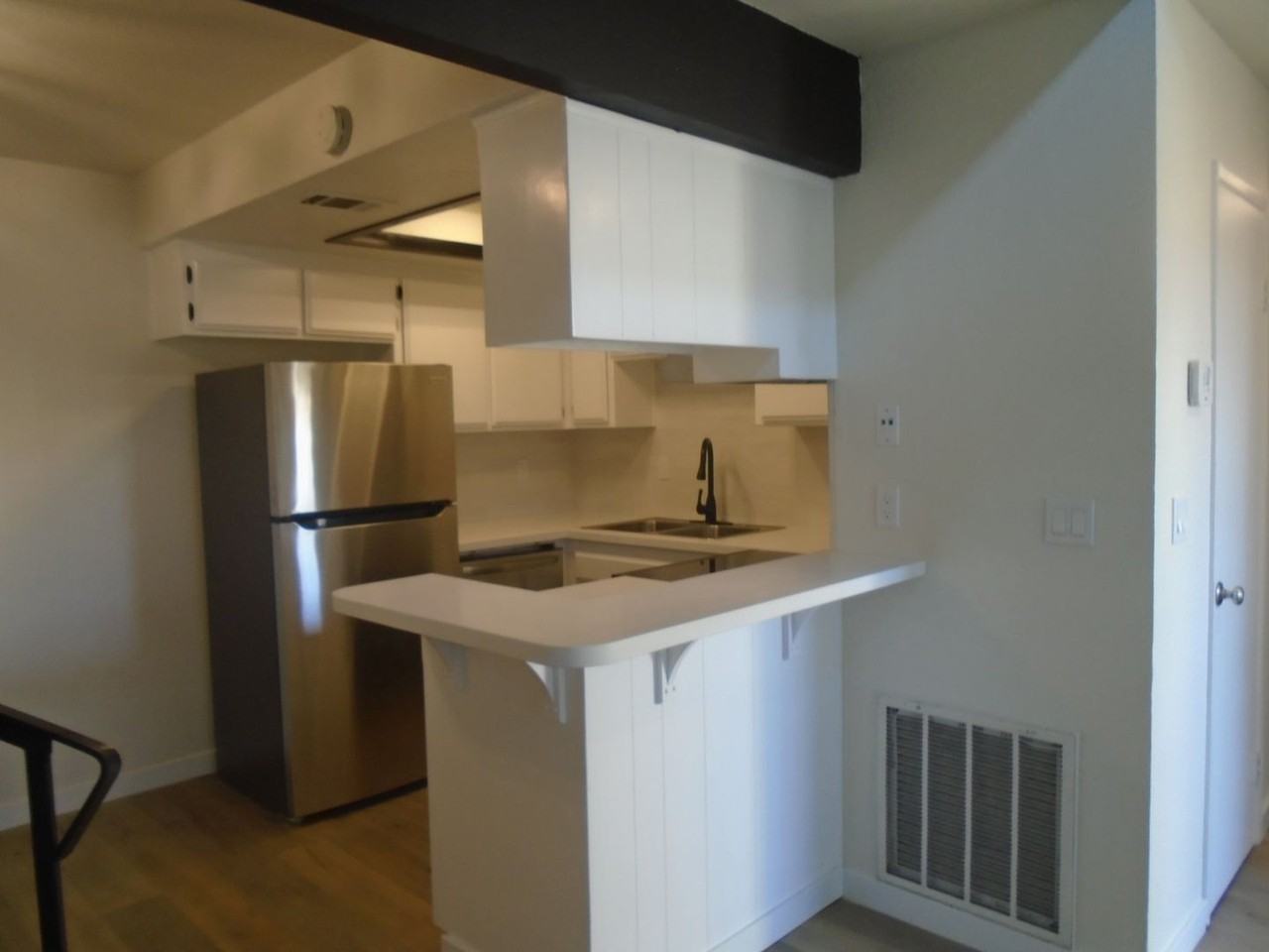 5100 DUNSMUIR 5100 #10 - Photo 4 of 14