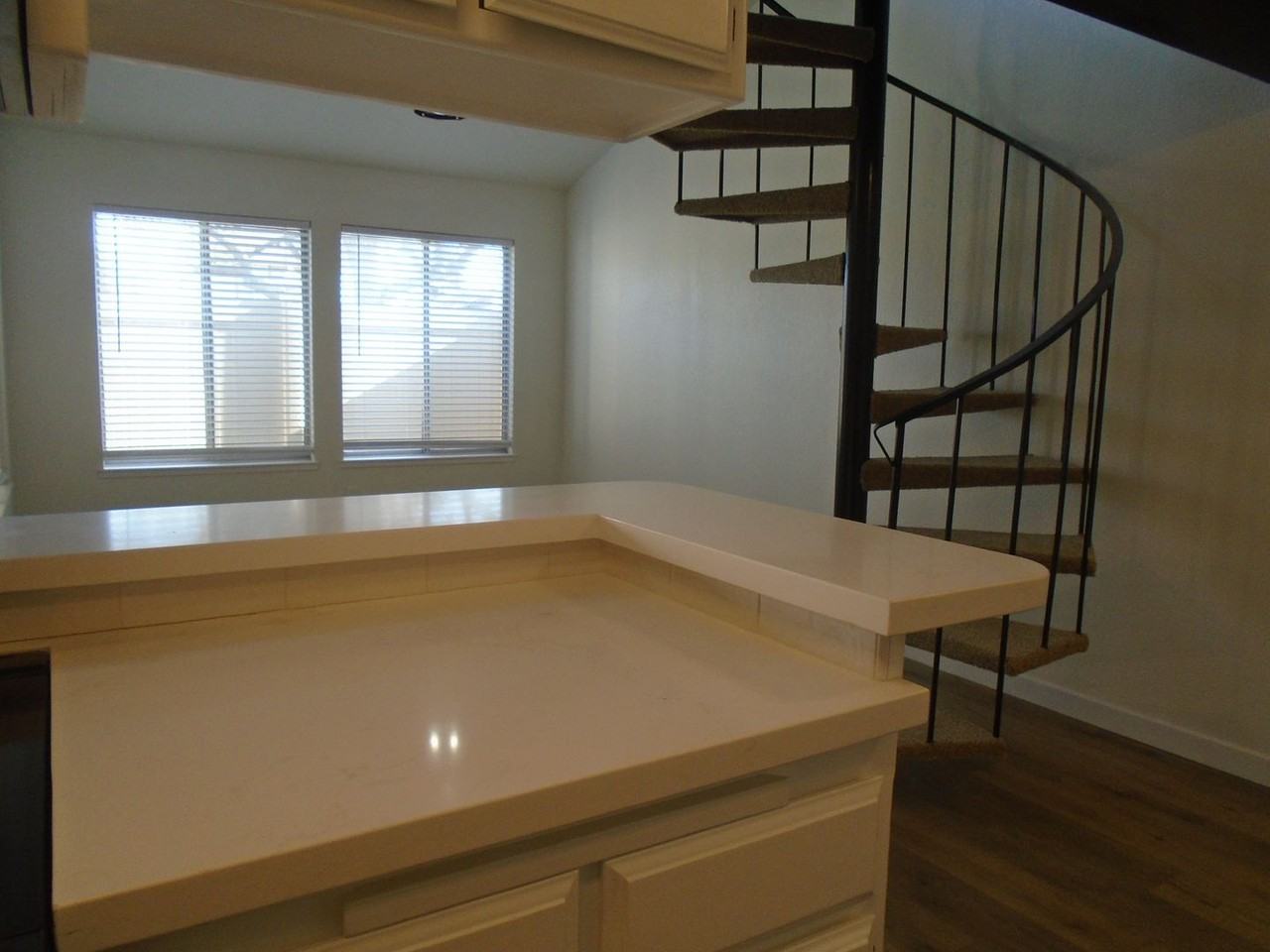 5100 DUNSMUIR 5100 #10 - Photo 6 of 14