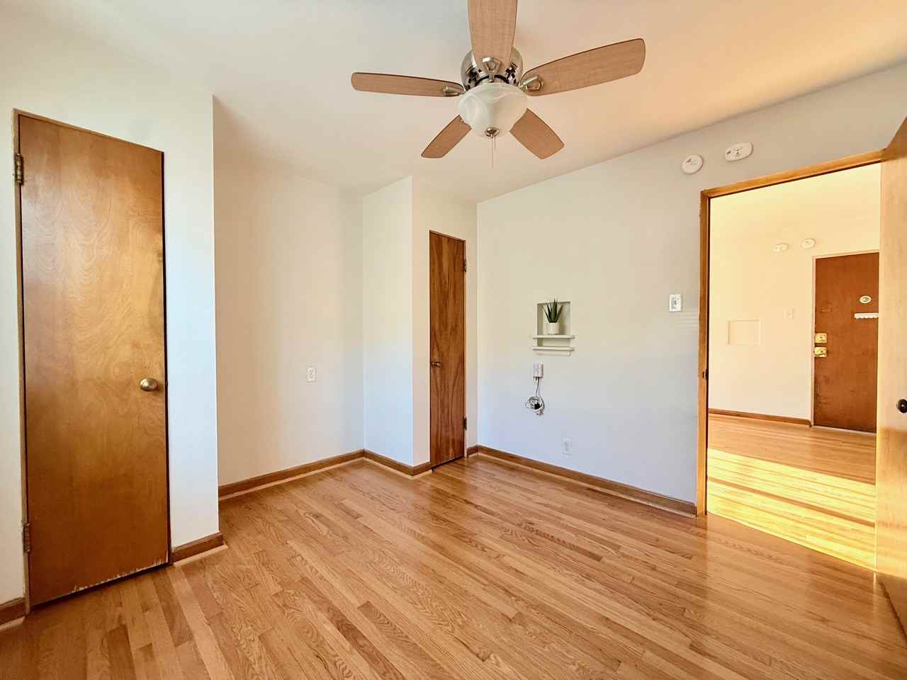 5821 Sunshine Drive #E - Photo 5 of 10