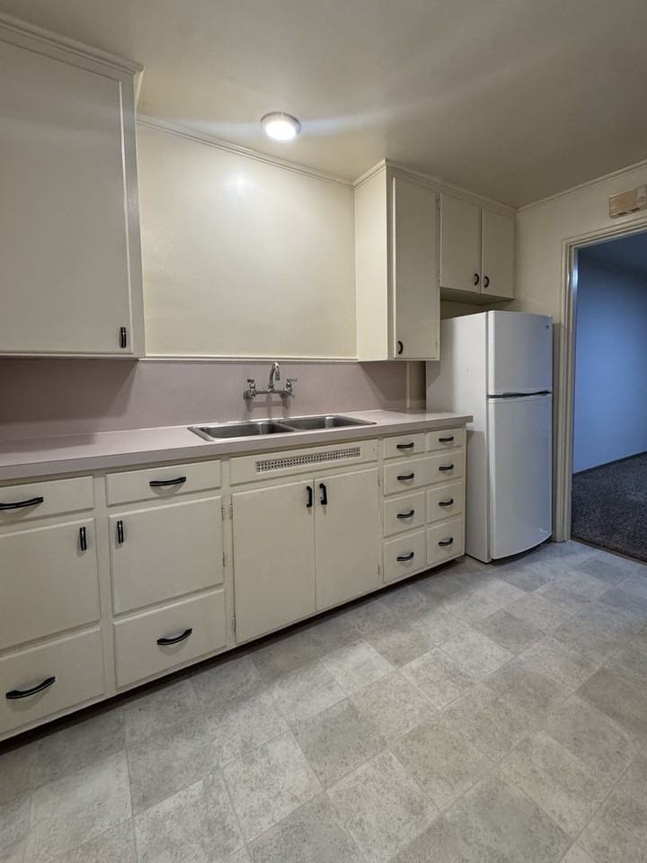 1014 Lawrence St - Photo 3 of 16