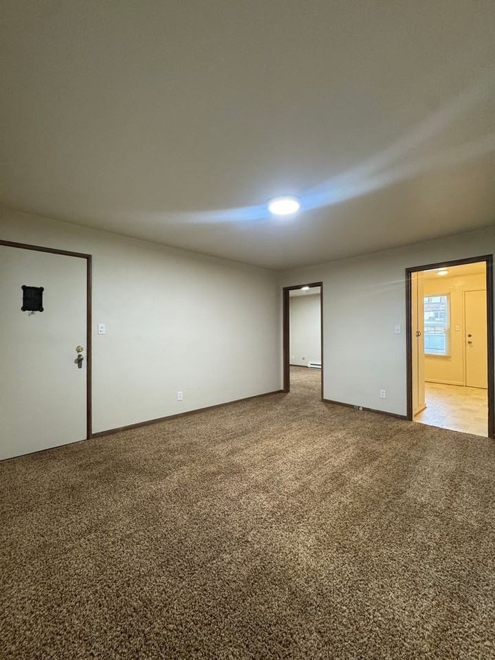 1014 Lawrence St - Photo 5 of 16