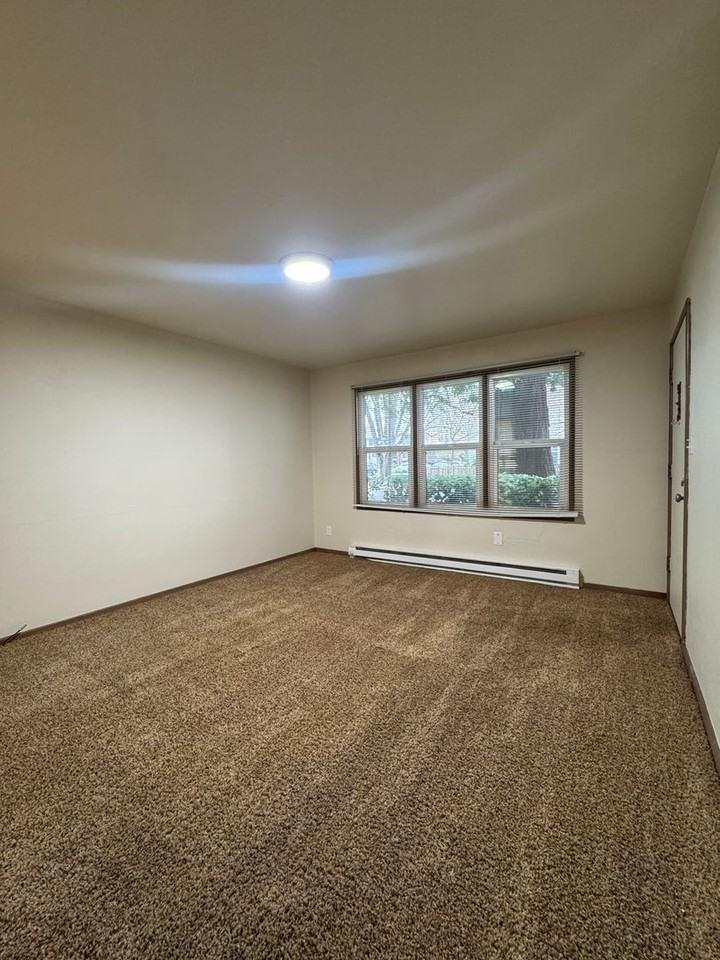 1014 Lawrence St - Photo 7 of 16