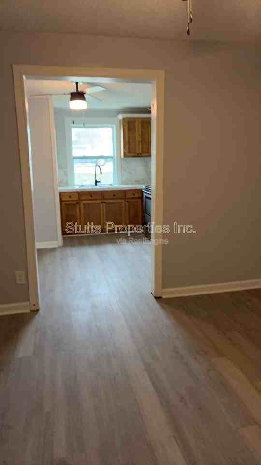 2410 Veterans Dr - Photo 6 of 8