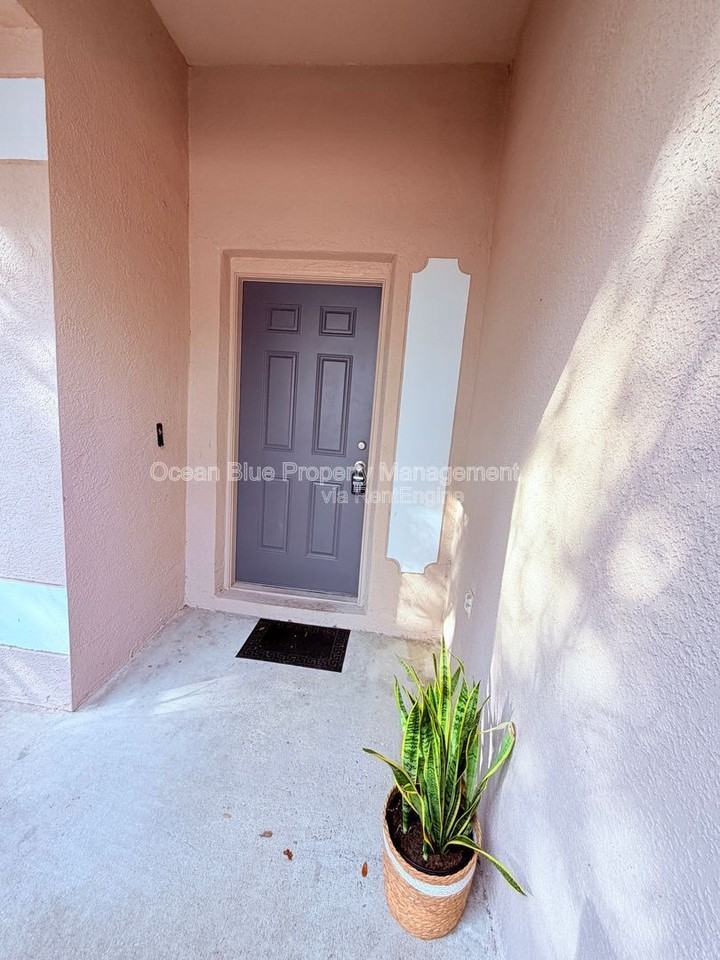 3006 Summer House Dr - Photo 2 of 18