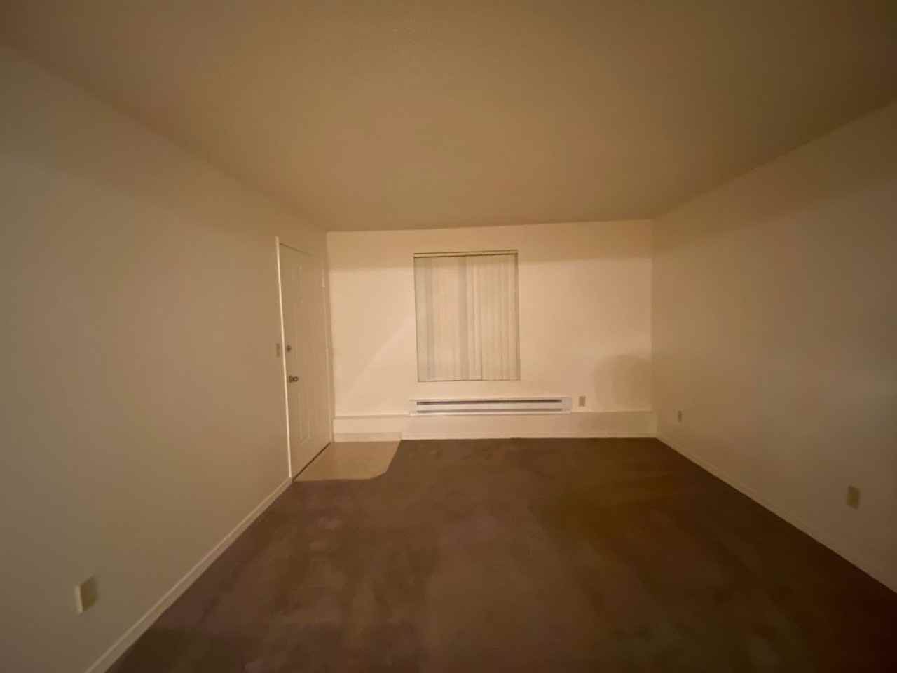 Jamestowne Plaza Apartments - Photo 2 of 8