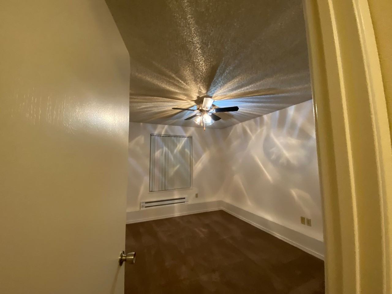 Jamestowne Plaza Apartments - Photo 3 of 8