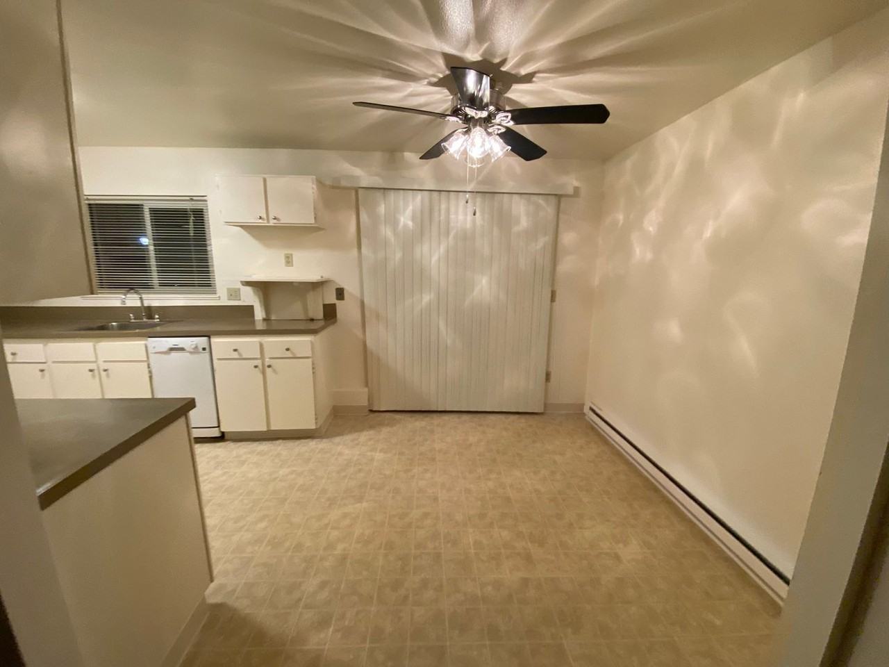 Jamestowne Plaza Apartments - Photo 7 of 8