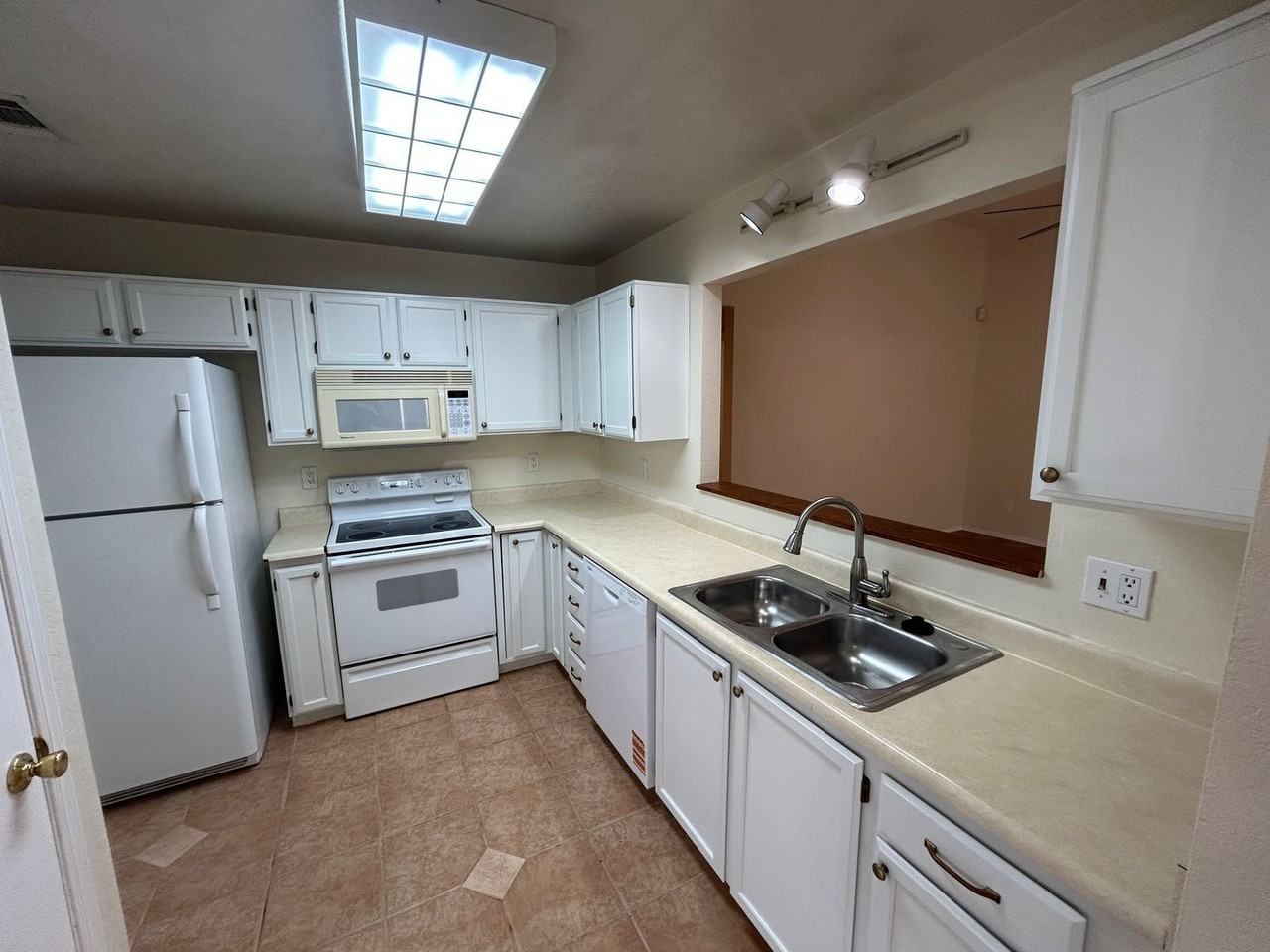 8835 W Charleston Ave - Photo 3 of 25