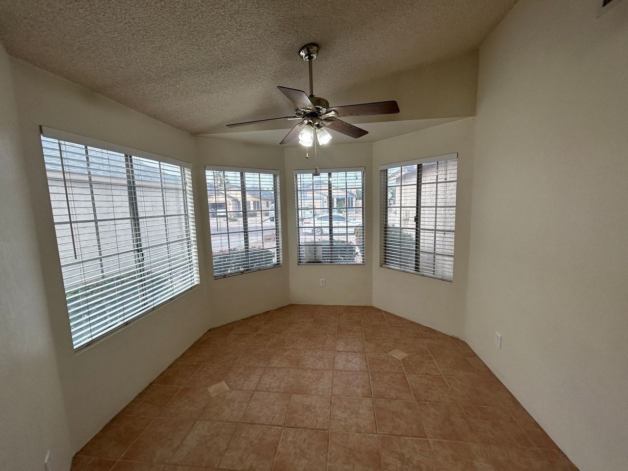 8835 W Charleston Ave - Photo 5 of 25