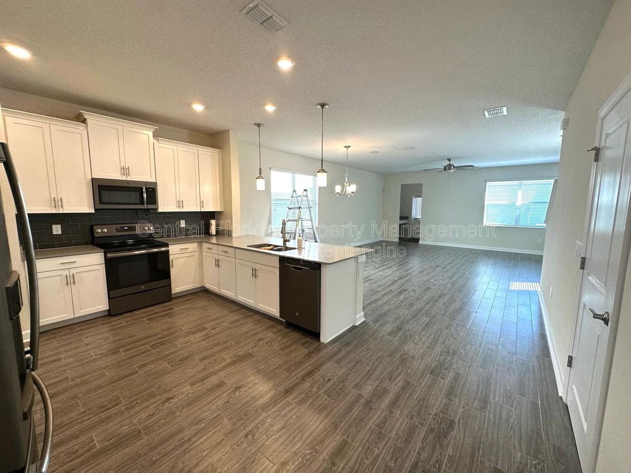 11825 Fiction Ave - Photo 3 of 20