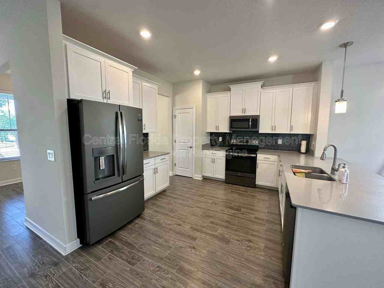 11825 Fiction Ave - Photo 4 of 20