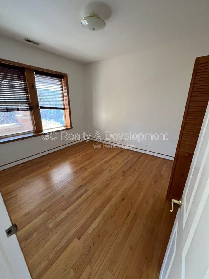 6130 S Greenwood Ave #3 - Photo 7 of 22