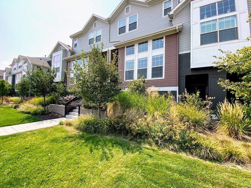 5447 Valentia St - Photo 2 of 40