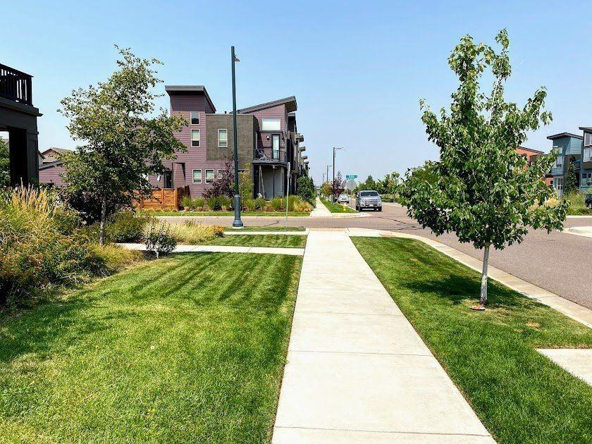 5447 Valentia St - Photo 4 of 40