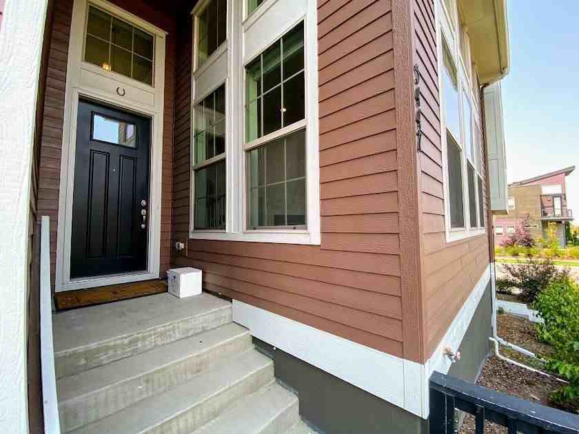 5447 Valentia St - Photo 5 of 40