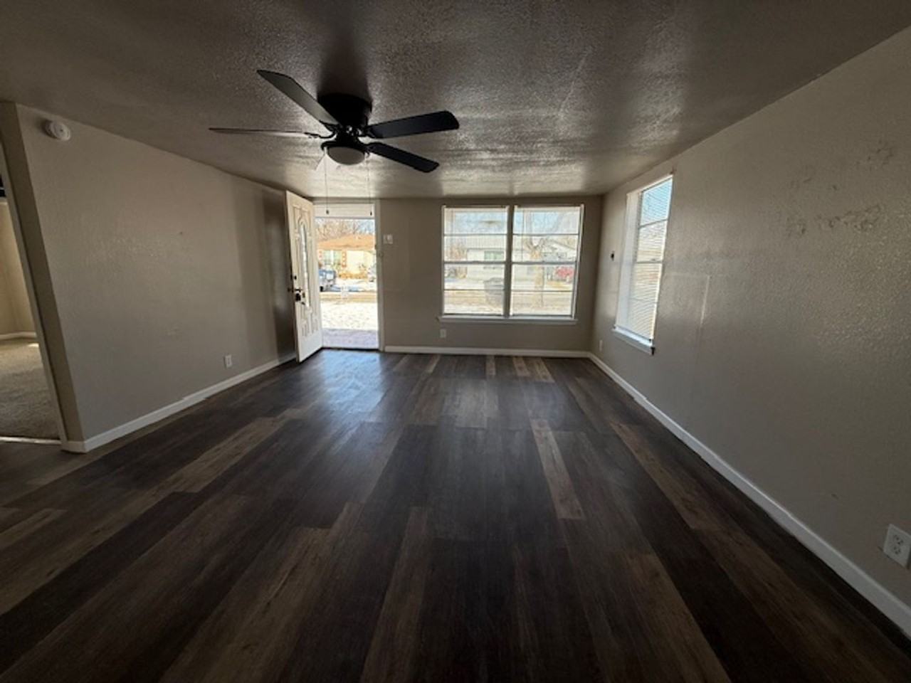 1273 Sycamore St - Photo 2 of 12