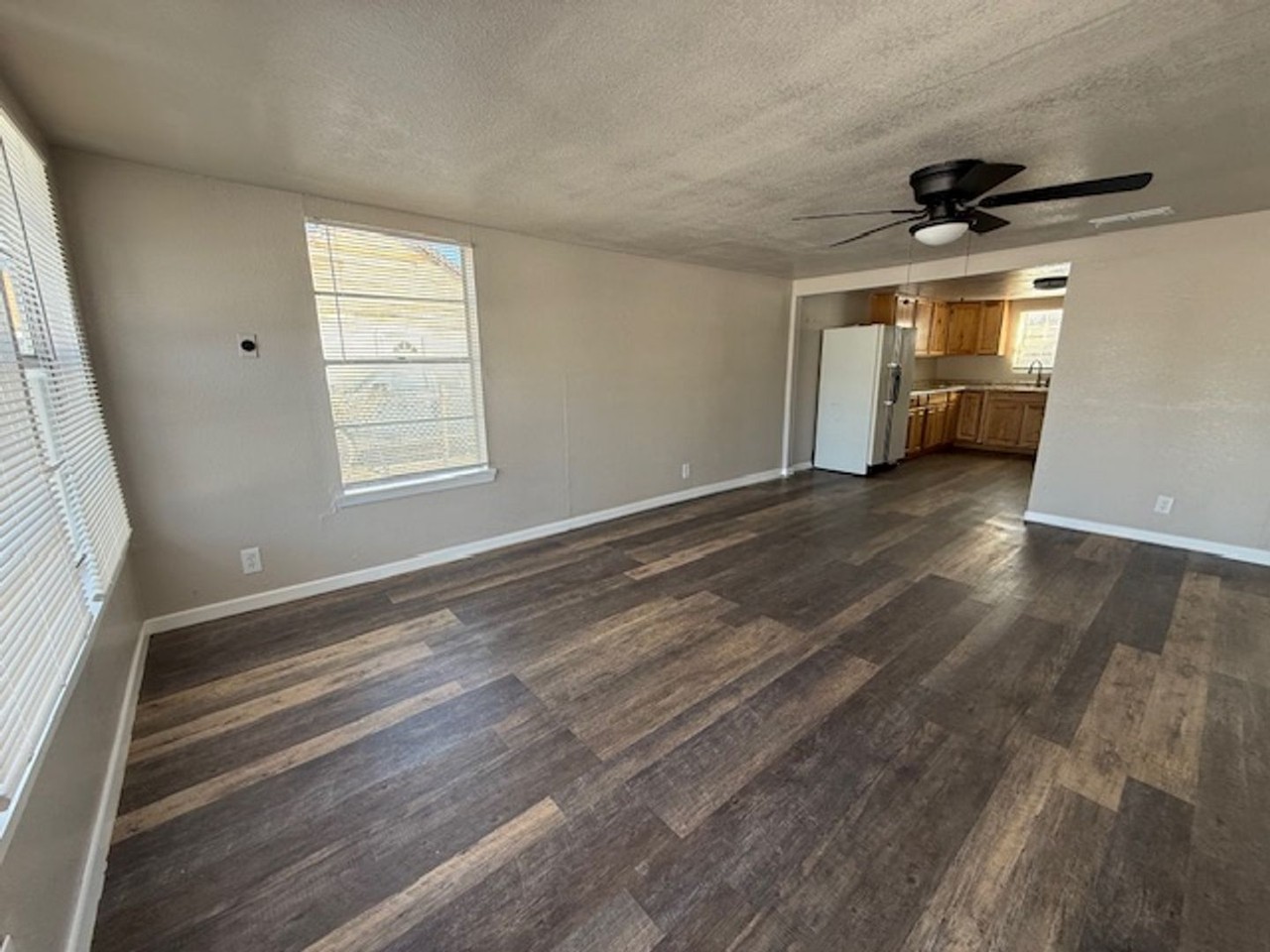 1273 Sycamore St - Photo 3 of 12