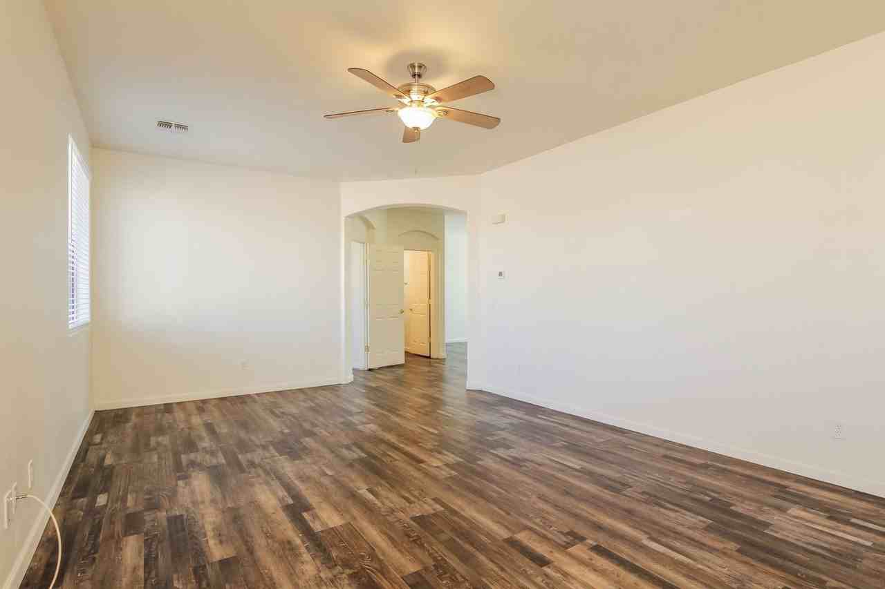 13240 W Stella Ln - Photo 5 of 21