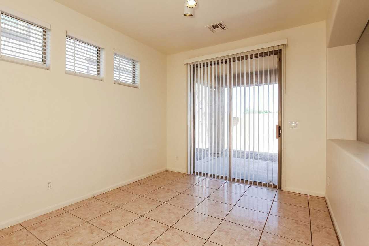 13240 W Stella Ln - Photo 7 of 21