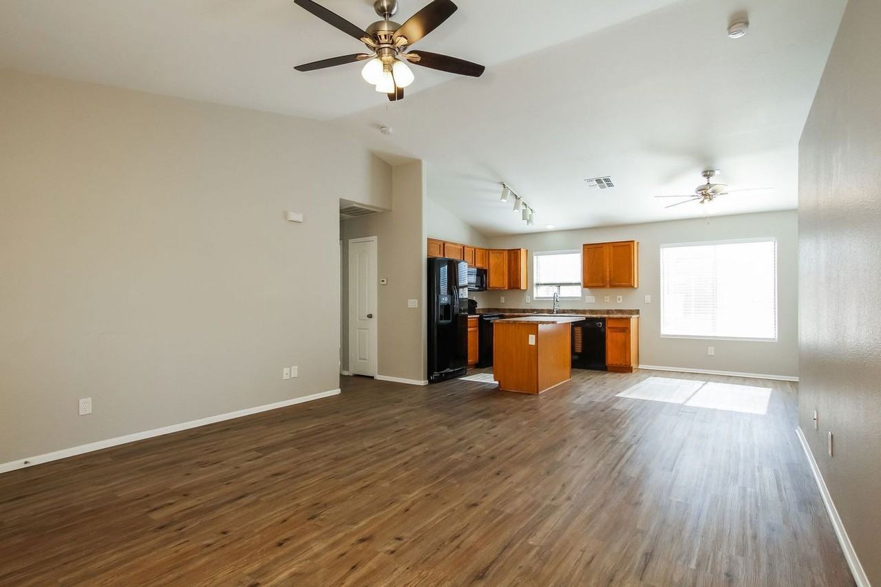 11017 W Wilshire Dr - Photo 4 of 25