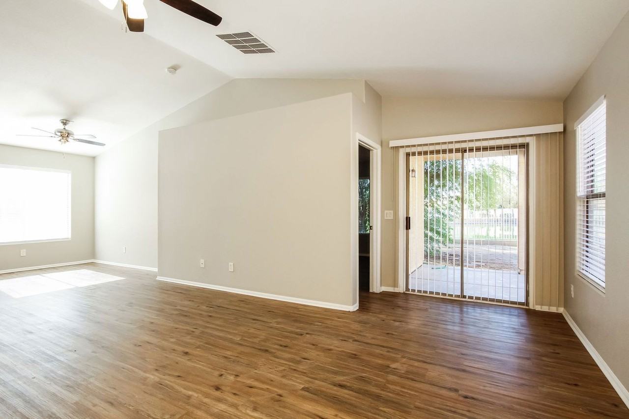 11017 W Wilshire Dr - Photo 7 of 25