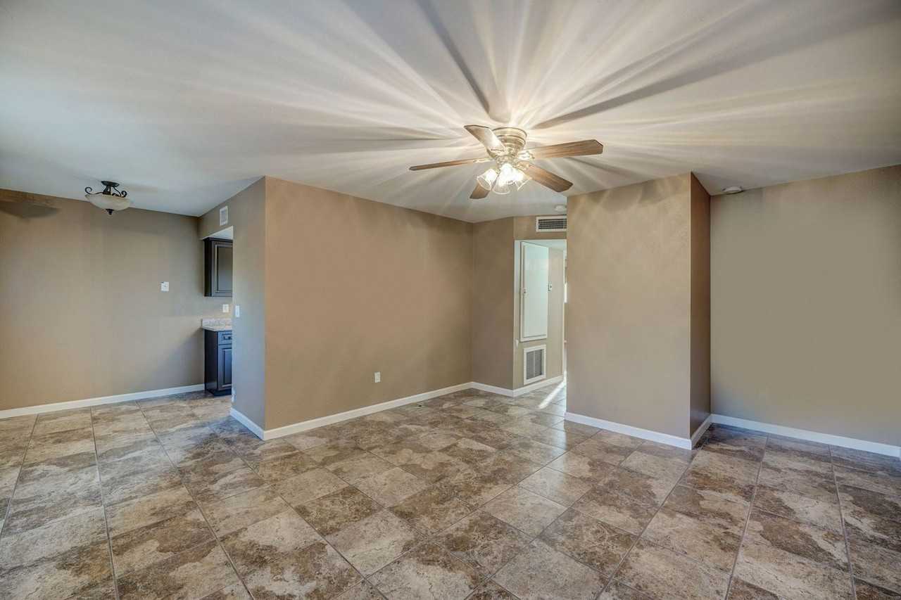 3301 W Loma Ln #4 - Photo 2 of 18