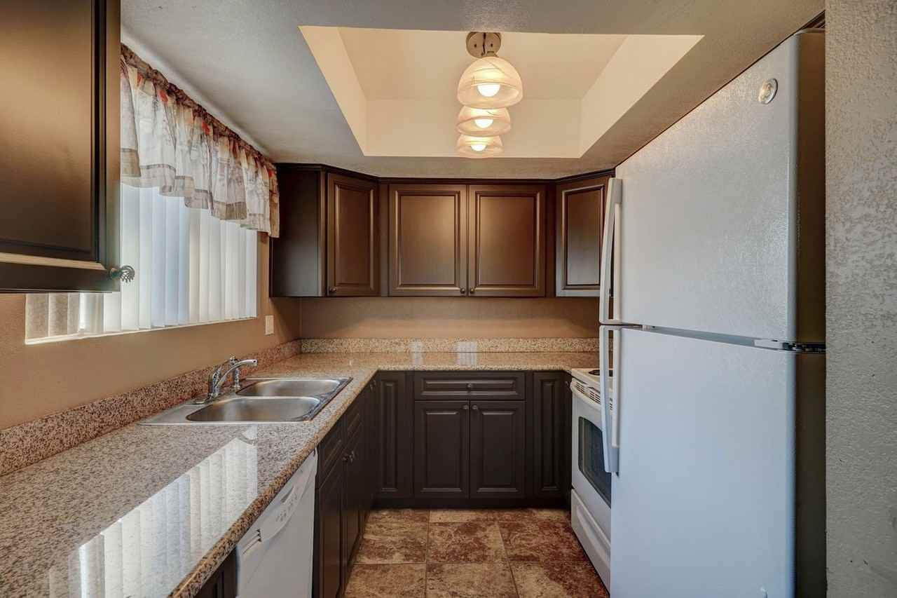 3301 W Loma Ln #4 - Photo 3 of 18