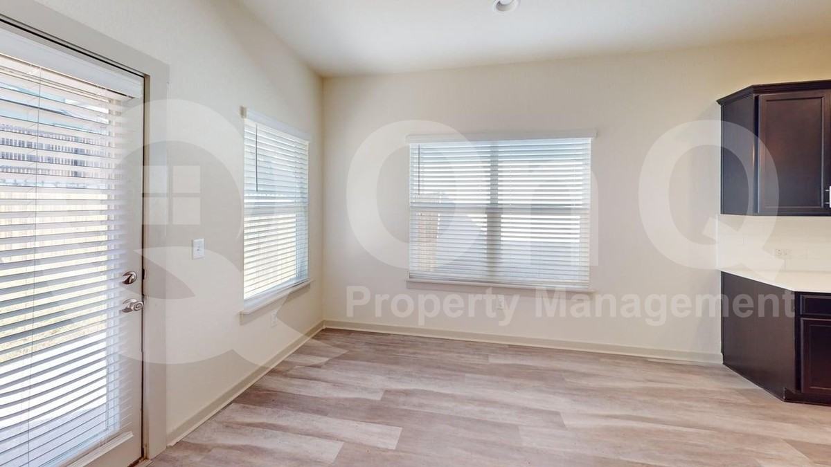 10502 Deaton Ln - Photo 6 of 17