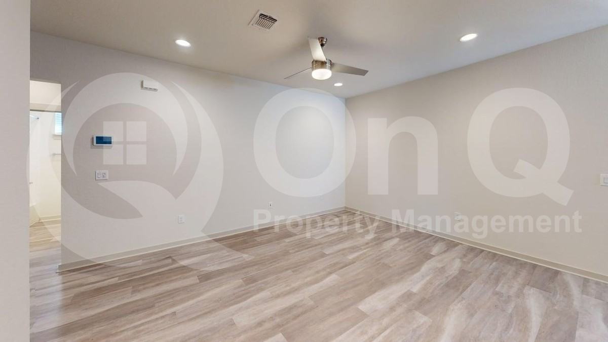 10502 Deaton Ln - Photo 7 of 17