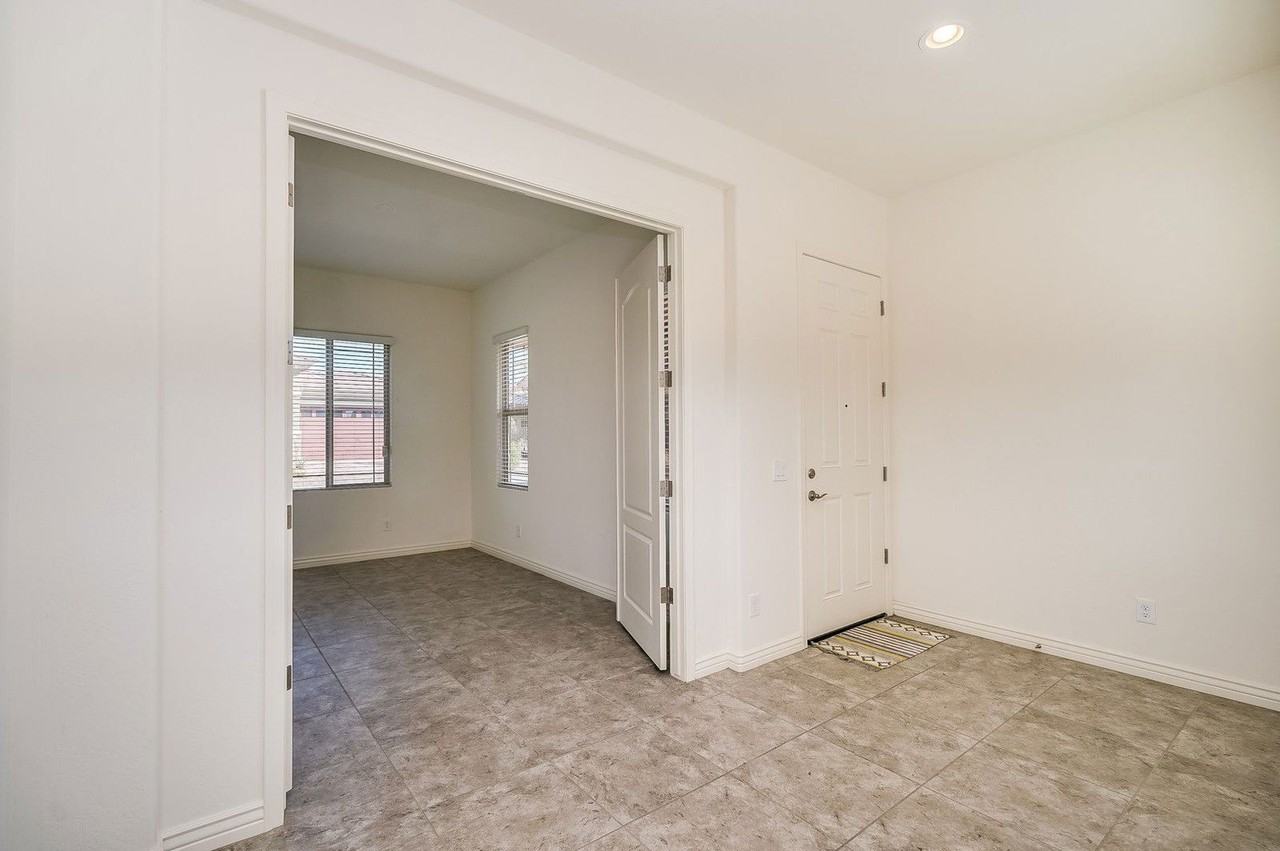 4529 E Vista Bonita Dr - Photo 5 of 50