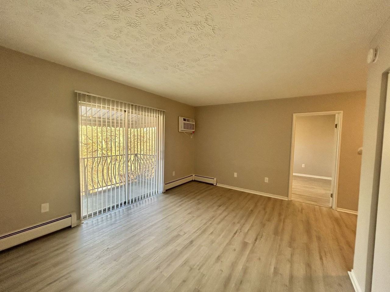 4126 W 8th St #14 - Photo 4 of 13