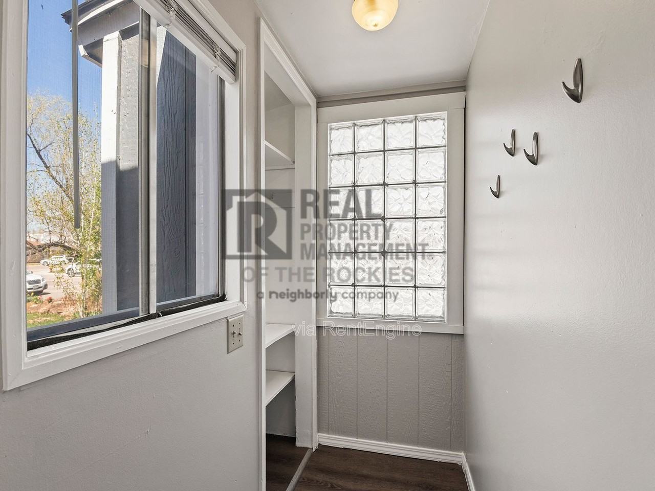 319 Walnut St - Photo 2 of 17