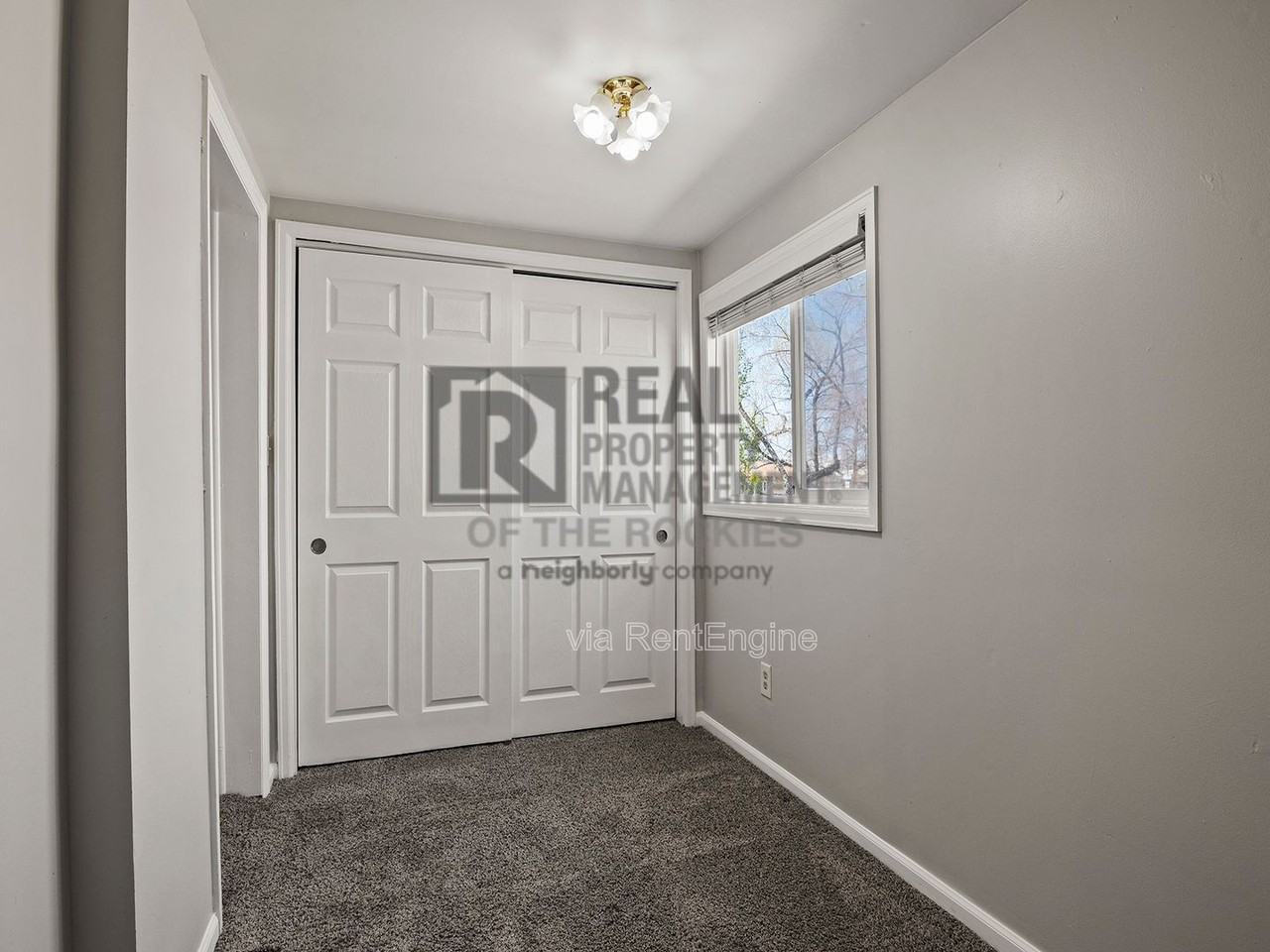 319 Walnut St - Photo 5 of 17