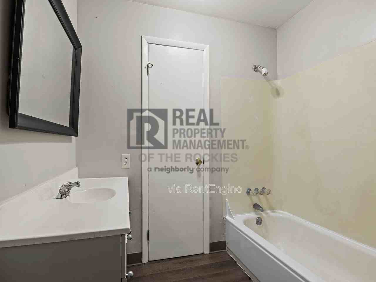 319 Walnut St - Photo 6 of 17