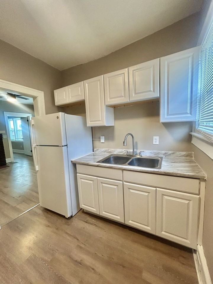 5211 Montgomery Rd #A - Photo 6 of 13