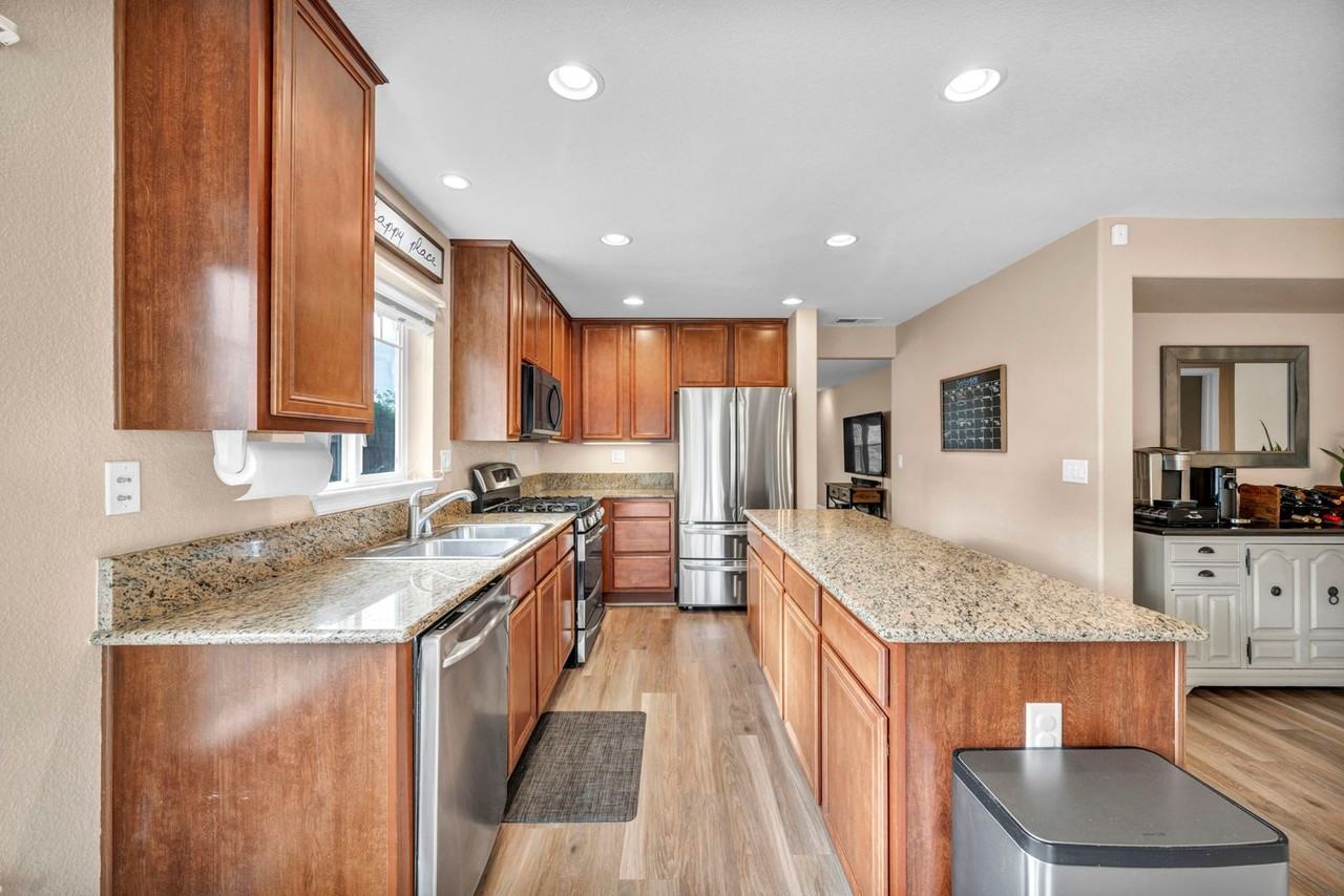 8918 Grisom Way - Photo 4 of 42