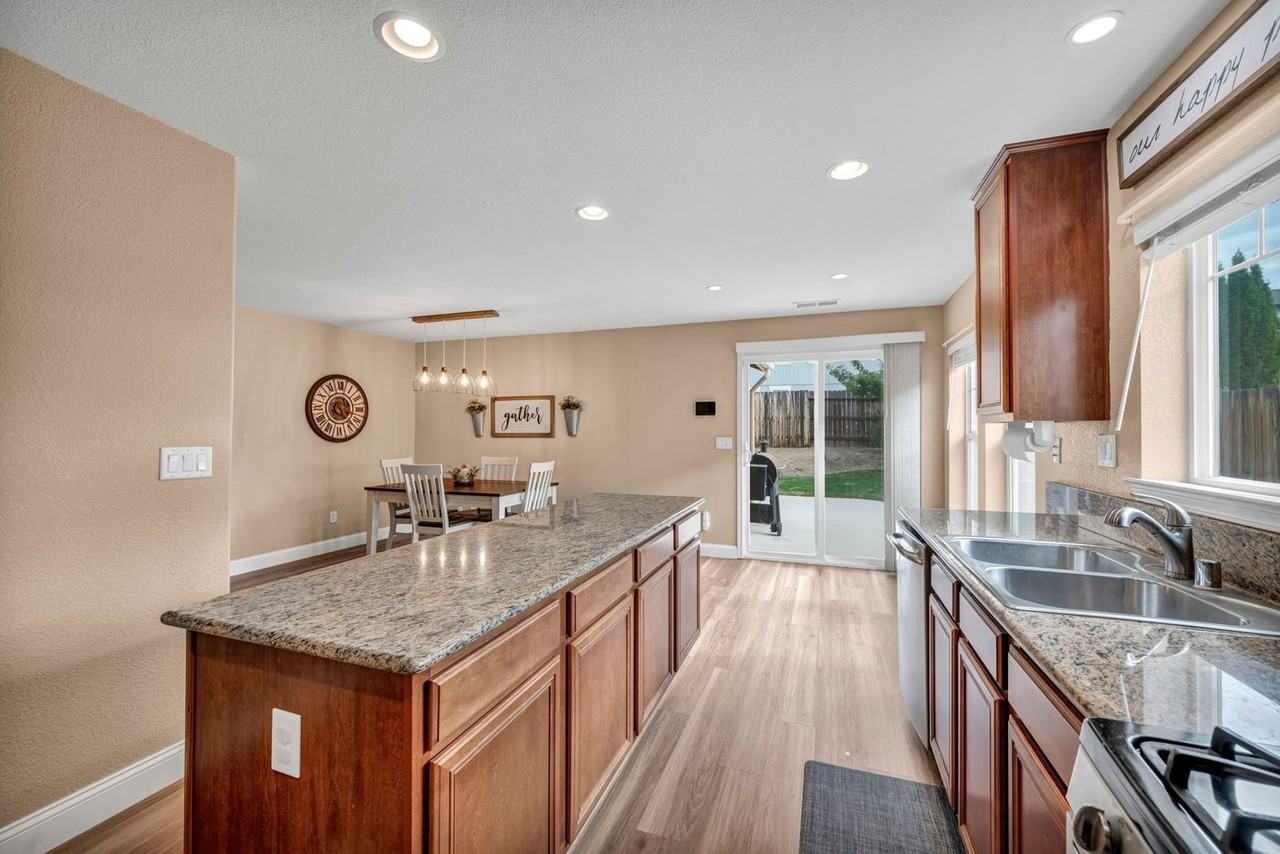 8918 Grisom Way - Photo 6 of 42