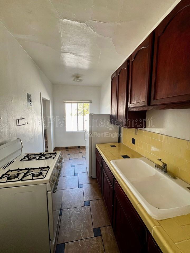 1740 Winona Blvd #303 - Photo 3 of 10