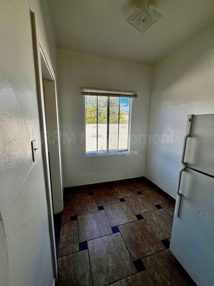 1740 Winona Blvd #303 - Photo 4 of 10